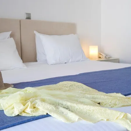 Kanale's & 4* Naousa (Paros)