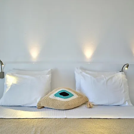 Kanale's & 4* Naousa (Paros)