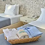 Kanale's & Hotell Naousa