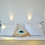 Kanale's & 4* Naousa (Paros)