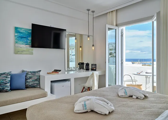 Kanale's & מלון נאוסה